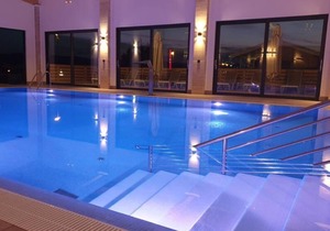 Rubinić A6, 200m to the beach, indoor heated pool, 4 people, free WiFi, parking
