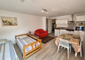 Saint-Mandrier village apartment with beautiful terrace, all on foot