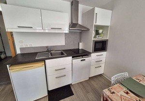 Saint-Mandrier village apartment with beautiful terrace, all on foot