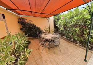 Saint-Mandrier village apartment with beautiful terrace, all on foot