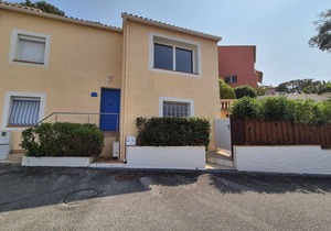 Saint-Mandrier village apartment with beautiful terrace, all on foot