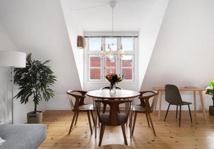 Sanders Saint - Loft One-Bedroom Apartment By the Charming Canals