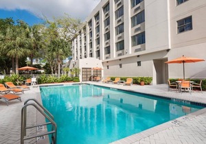 SANITIZED! FOUR GREAT UNITS! PET FRIENDLY, POOL, FITNESS CENTER, NEAR AIRPORT