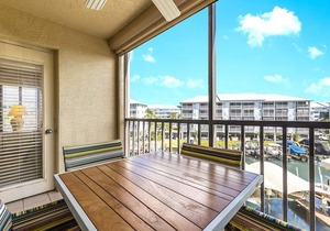 Santa Maria 301 by RedAwning