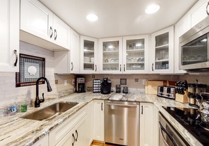 Sea Colony Ocean 3rd-floor condo with elevator & gym