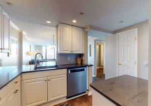 Sea Colony oceanfront 3rd floor condo w/shared sauna, basketball court, balcony