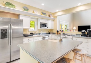Sea Colony Tennis townhouse with screened porch basketball, pool, & gym