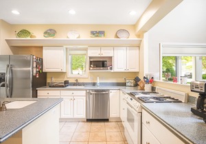 Sea Colony Tennis townhouse with screened porch basketball, pool, & gym