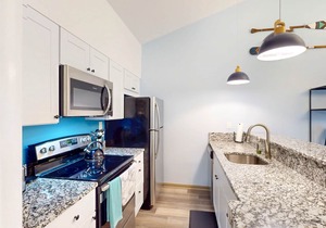 Sea Colony townhome with large deck, fast WiFi & central AC - fully renovated