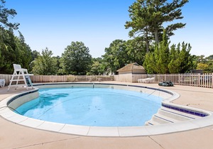 Sea Colony townhome with large deck, fast WiFi & central AC - fully renovated