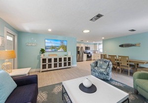 Sea Spray 5: *Heated Pool *Steps to beach *Close to shops and dining