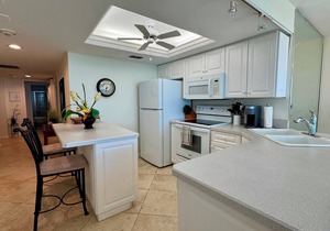 Sea Winds 1001: Amazing View! Beach Front Condo