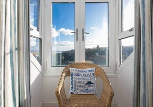 SeaCrest 2 - Contemporary Apartment With Views over Porthmeor Beach – Sleeps 4 – Parking for One Car