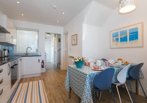 SeaCrest, St Ives - Sleeps 10 - Views - Parking for Two Cars