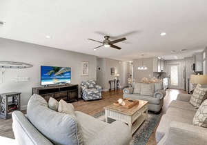 SeaPines, Stunning Remodel, Golf view, Walk to the Beach Club, 2 Free Bikes