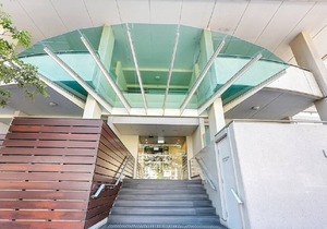 Seaside Apartment With Lap Pool, Sauna and Gym