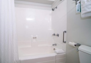 Seaside Gem! 4 Pet-Friendly Units, Minutes to Maui Tropical Plantation!