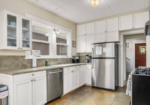 Seattle Vacation Home: New Queen Anne - Great Location | Spacious Master Suite! | 5 Star Hospitality