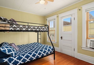 Seattle Vacation Home: New Queen Anne - Great Location | Spacious Master Suite! | 5 Star Hospitality