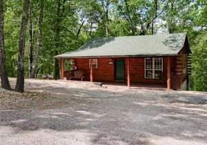 Secluded Cabin Pool WiFi smart TVs Beaver lake