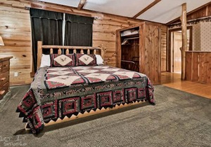 Secluded Cabin with fireplace near Beaver lake