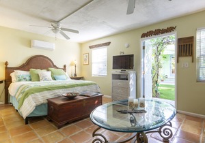Secluded Cottage Close to Town w/Bikes & Hot Tub