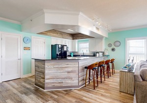 Second Floor Condo a/Ocean View, Shared Pool & Hot Tub, High-Speed WiFi, & W/D