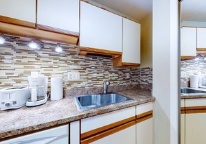 Second-Floor Condo w/Private Balcony, Shared Tennis, Racquetball, & Pools