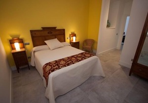 Self catering La Alvardana for 9 people