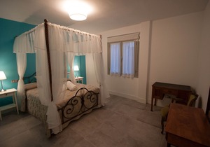 Self catering La Alvardana for 12 people