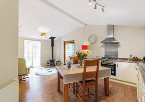 Semi-detached deluxe lodge offering the perfect romantic retreat.