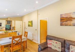 Semi-detached deluxe lodge offering the perfect romantic retreat for couples.