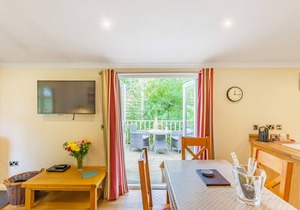 Semi-detached deluxe lodge offering the perfect romantic retreat for couples.
