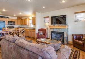 Serenity - 2 Bedroom and Loft 2 Bath Parkside Bungalow