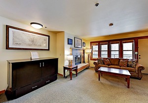 Seventh Mountain Resort | Pools, Hot Tubs & Gym | Mt. Bachelor Ski Shuttle