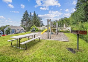 Shuttle to Slopes and ski home to this cozy three bedroom condo Whiffletree G8