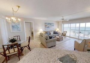 Siesta Key 5th Floor Center Front Condo on Crescent Beach 180' Panoramic Views