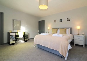 Signature - Burnbank House Hamilton