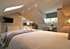 Signature - Linden Cottage Room 3