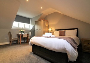 Signature - Linden Cottage Room 3