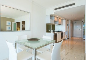 Silvershore Apartments on the Broadwater