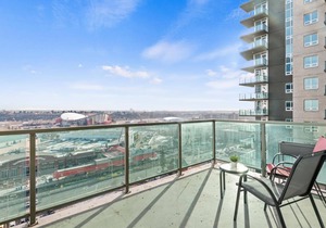 Simply Comfort. Trendy 2Br Apartment Downtown Parking