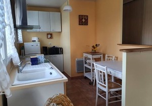 Single-story house with garden, pets on request, near the beach