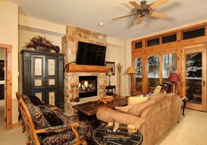 Ski-In Condo with Access to Sauna, Pool + Hot Tub