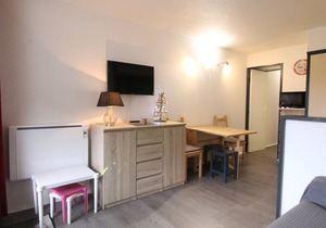 Ski-in/Ski-out 1BR Apartment for 5 in Alpe d'Huez, Pets Welcome, Balcony, Near Shops