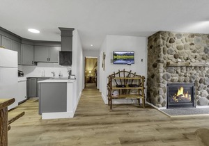 Ski-in/Ski-out 2 Bed, 2 Bath condo Holiday Valley