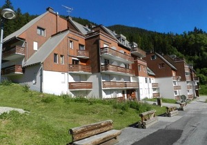 Ski-In/Ski-Out Apartment with Valley View, Balcony, and Easy Lift Access