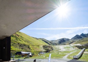 Ski-in/Ski-out Apartment in Peyragudes with Balcony and Spa Access