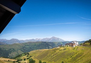 Ski-in/Ski-out Apartment in Peyragudes with Balcony and Spa Access