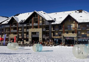 Ski-in/Ski-out Apartment in Peyragudes with Balcony and Spa Access